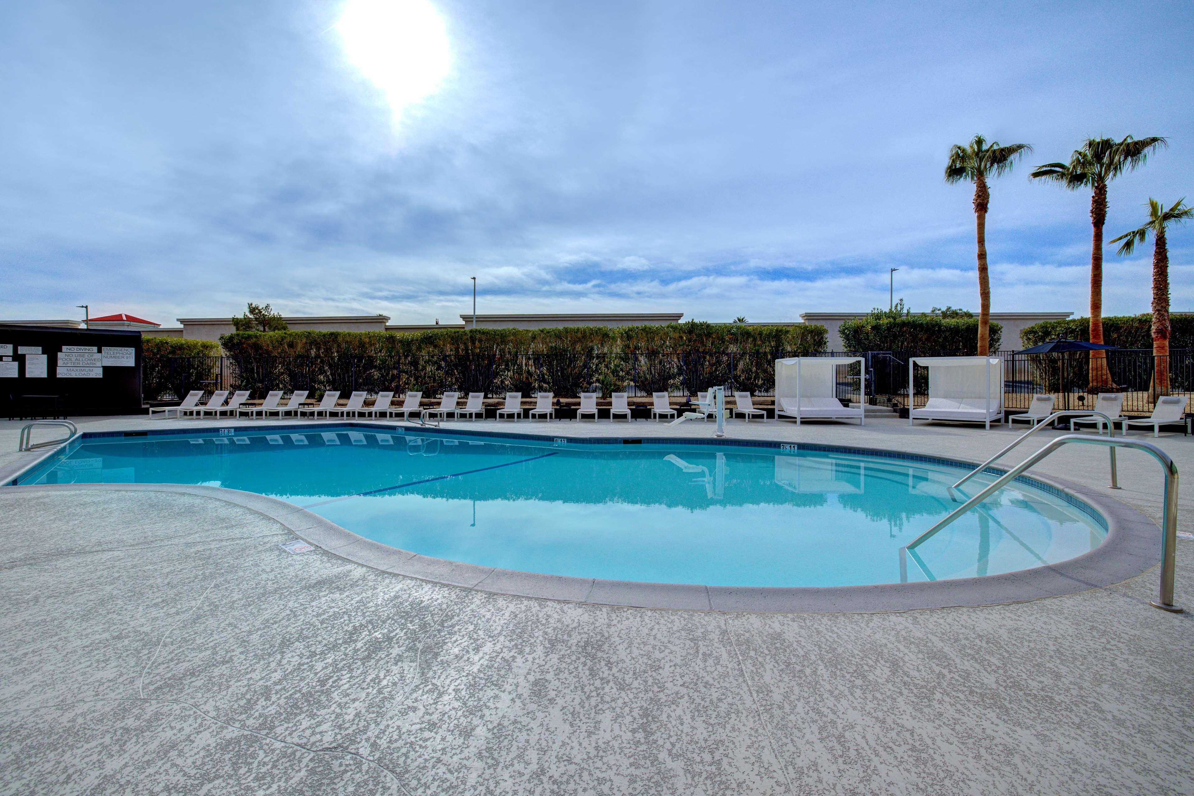 Отель Doubletree By Hilton Palmdale, Ca Экстерьер фото